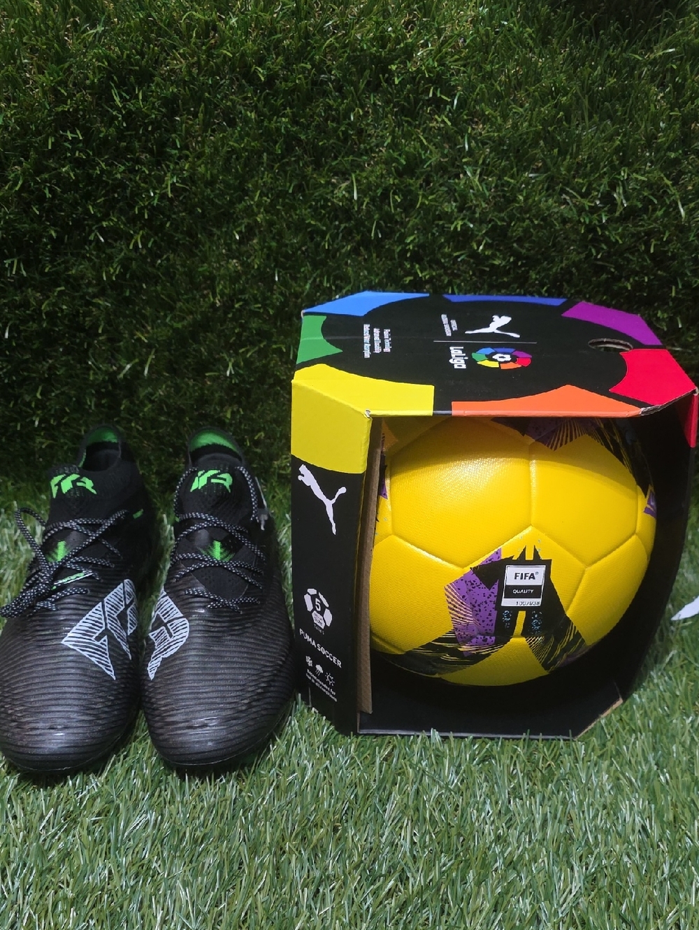 PUMA Future 8 Ultimate FG/AG. La Liga Soccer Ball.